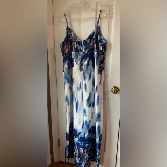 eci Water Color Maxi Dress Blue White - Picture 4 of 5